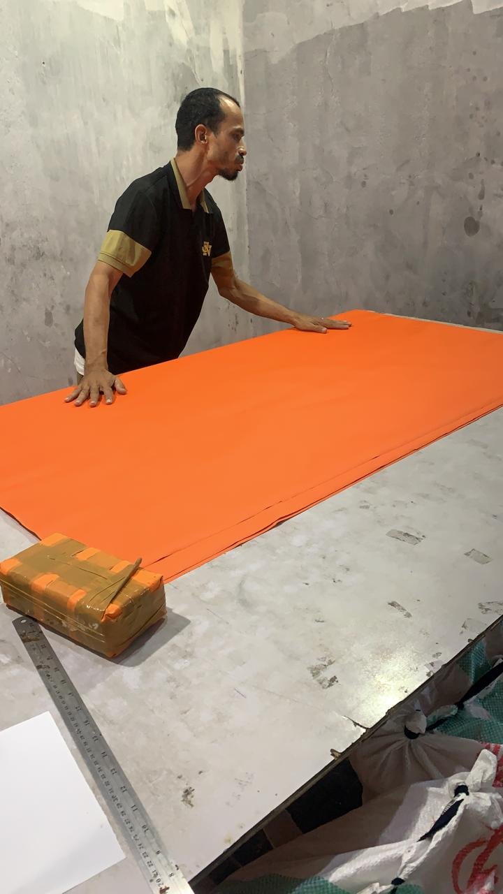 Proses cutting pola pakaian